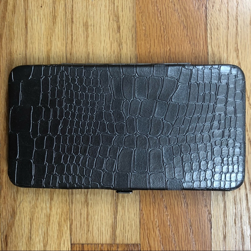 Clasp wallet
